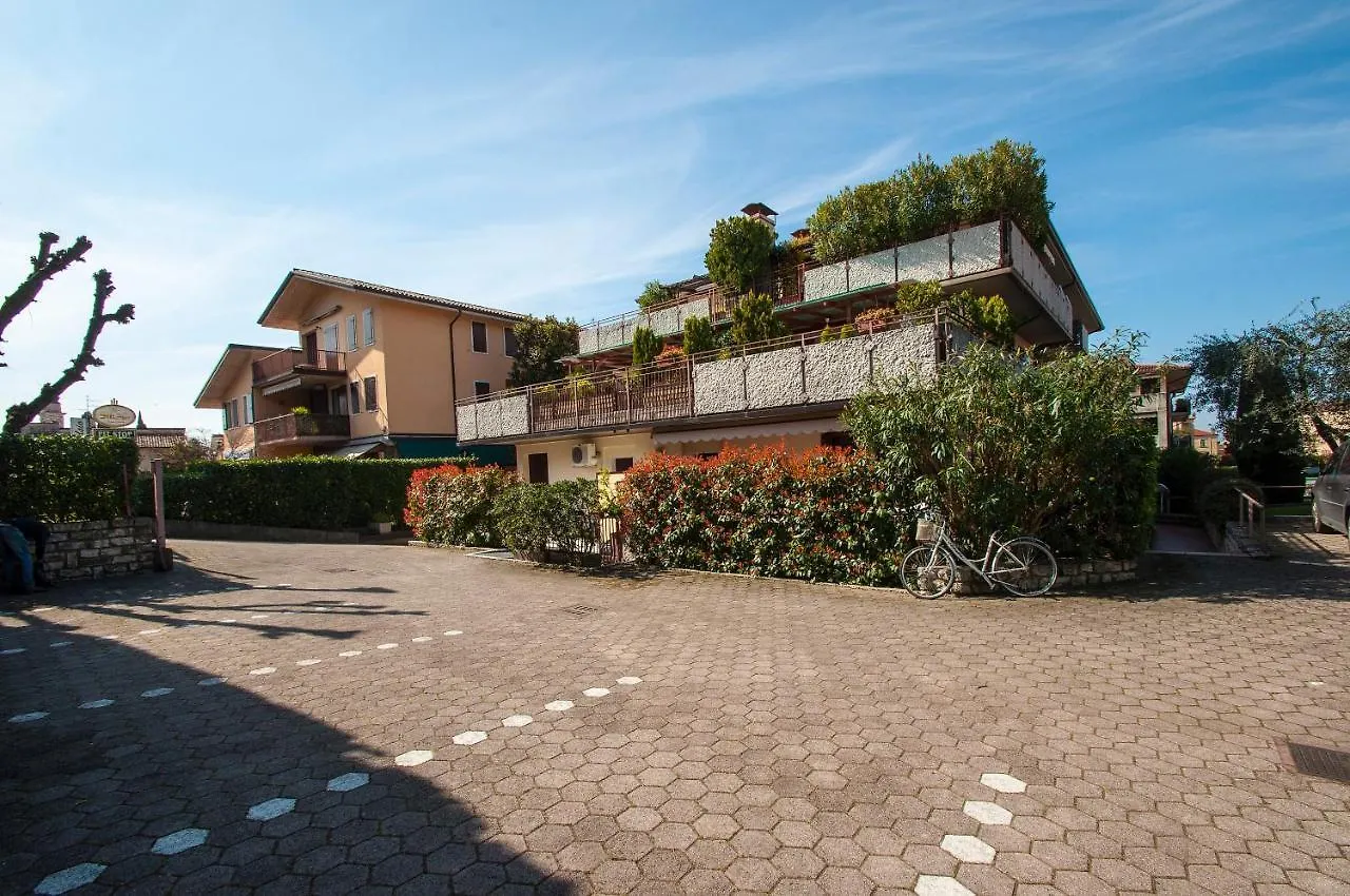 Elena Apartment - Free Secure Parking - Center - Pool - View Lake Bardolino Italy